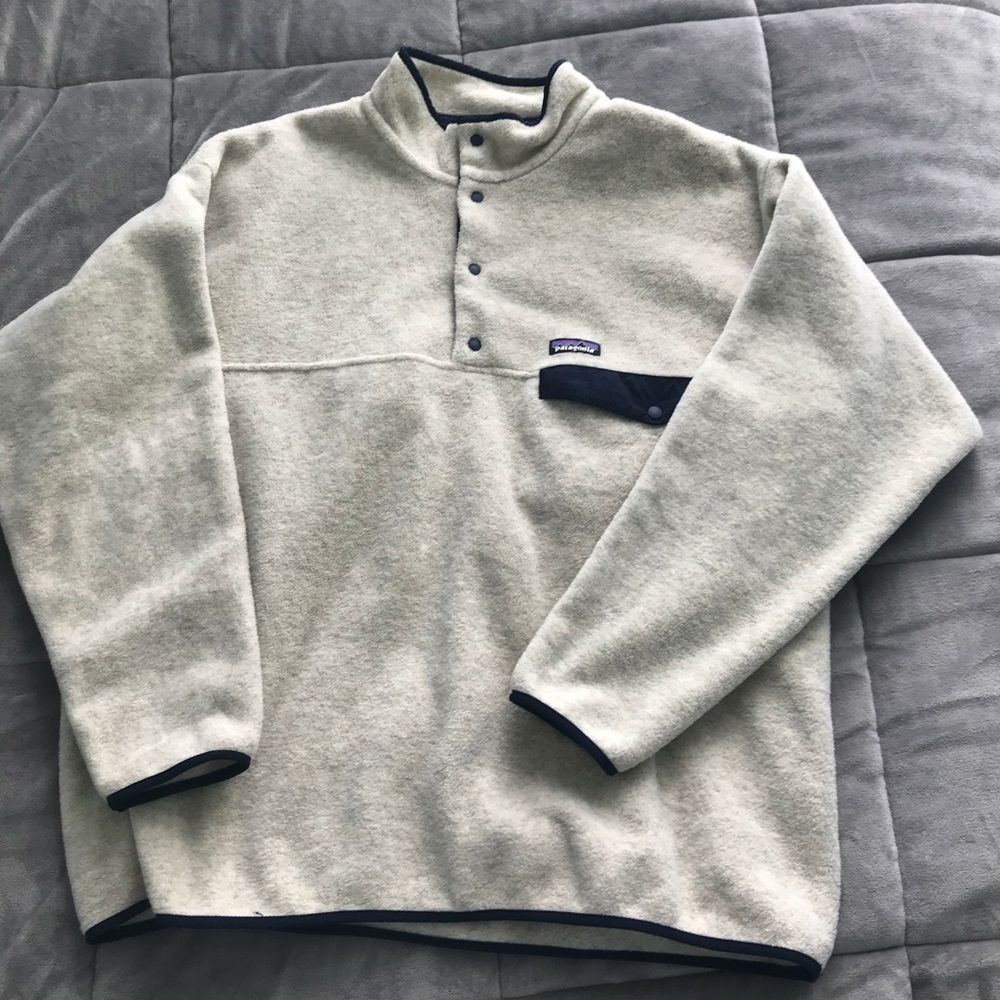 White and navy blue Patagonia fleece sweater